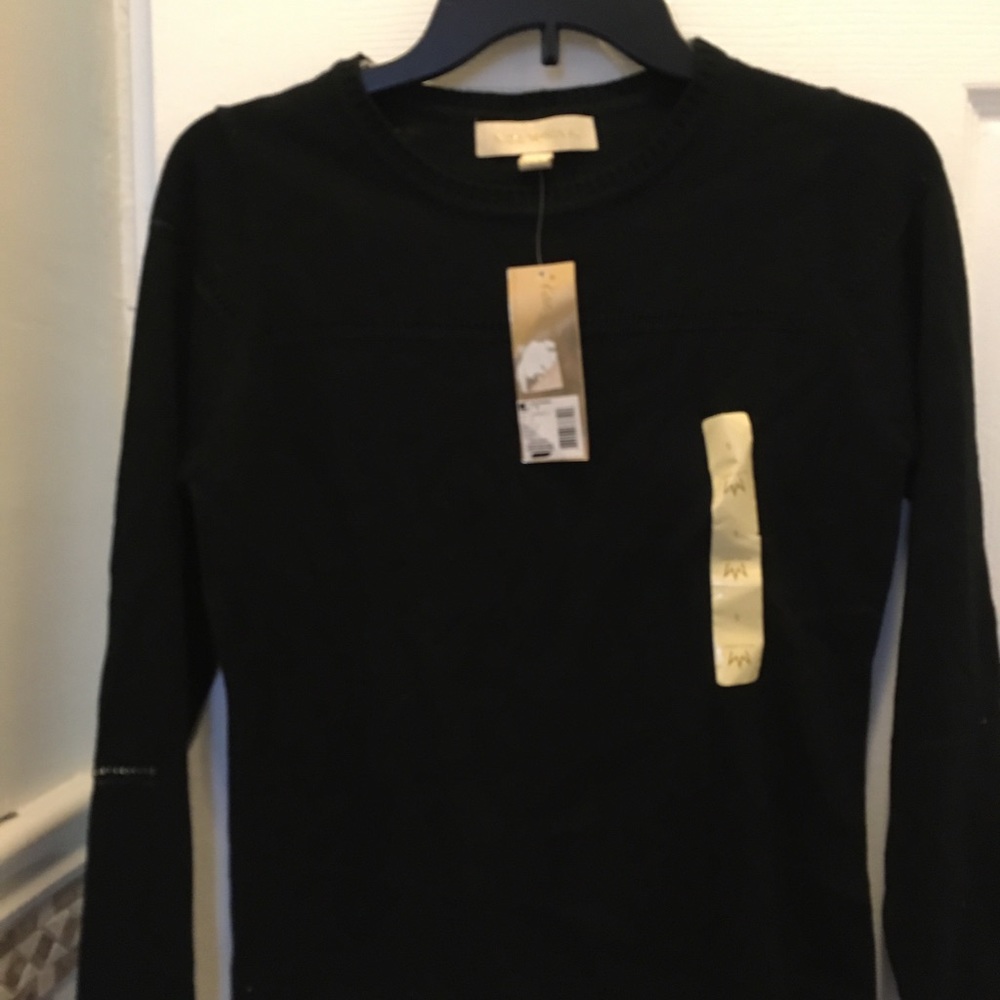 Nicki Minaj back sweater